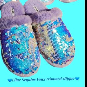 💙🦋 Torrid Lilac Faux fur fuzzy slippers
